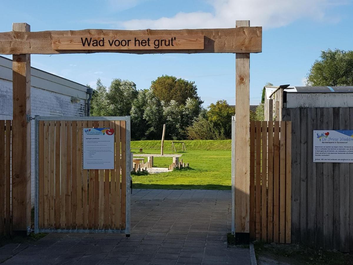 Tidy Chalet With A Microwave, Near The Wadden Sea Villa Tzummarum Exterior photo